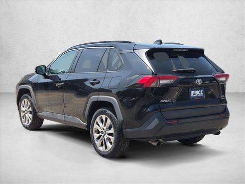 Used 2021 Toyota RAV4 XLE Premium AWD/4WD image 8