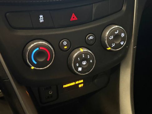 Used 2018 Chevrolet Trax LT w/ LT Convenience Package FWD image 15