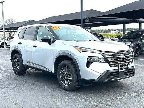 Used 2024 Nissan Rogue S image 10