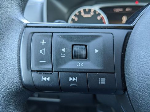 Used 2023 Nissan Rogue SV image 27