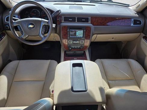 Used 2013 Chevrolet Avalanche LTZ image 13