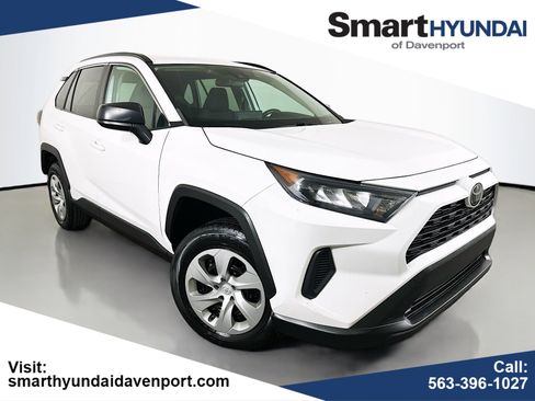 Used 2021 Toyota RAV4 LE image 1