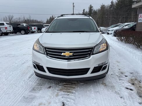 Used 2017 Chevrolet Traverse LT image 3