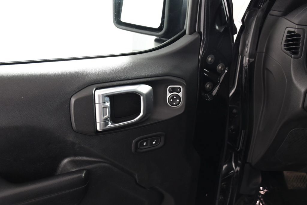Used 2018 Jeep Wrangler Unlimited Sport S AWD/4WD image 14
