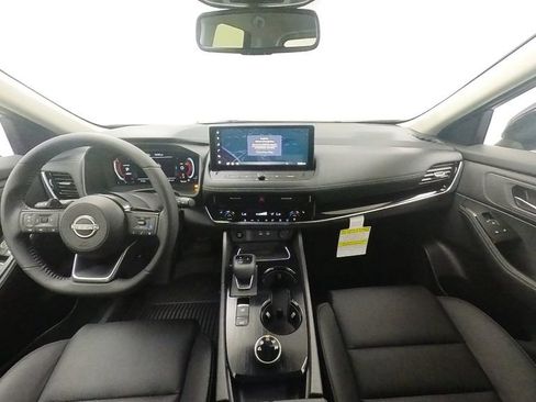 Used 2024 Nissan Rogue SL AWD/4WD image 25