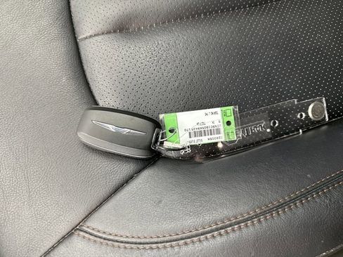 Used 2019 Chrysler Pacifica Touring-L FWD image 12