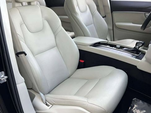 Used 2020 Volvo XC90 T6 Momentum AWD/4WD image 32