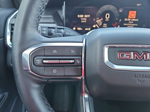 Used 2025 GMC Acadia Elevation image 12