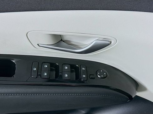 Certified 2024 Hyundai Tucson Limited AWD/4WD image 25