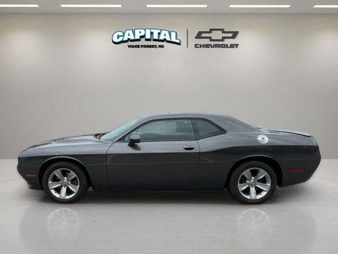 Used 2020 Dodge Challenger SXT image 2