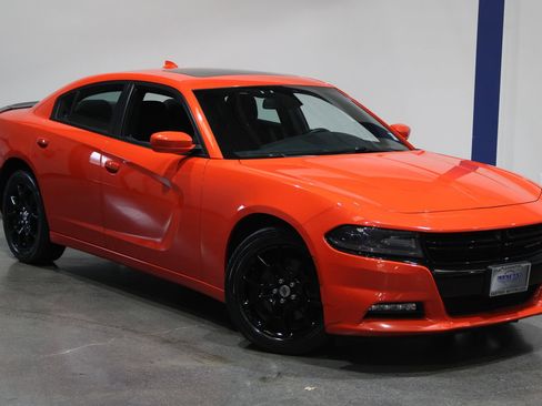 Used 2017 Dodge Charger SXT w/ Rallye Group AWD/4WD image 2