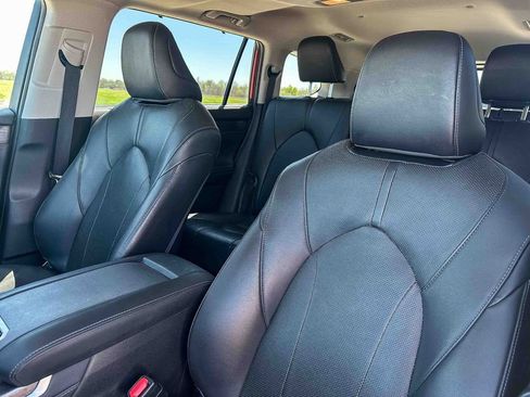 Used 2020 Toyota Highlander Limited image 14