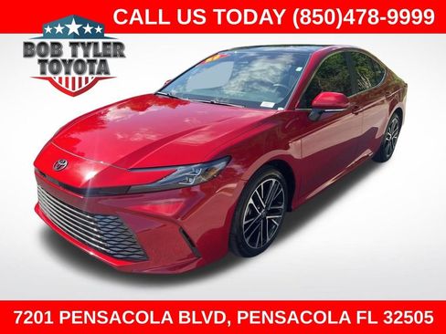 Used 2025 Toyota Camry XLE FWD image 1