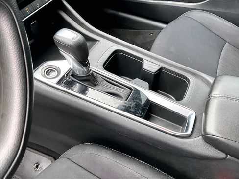 Used 2024 Nissan Sentra SV FWD image 17