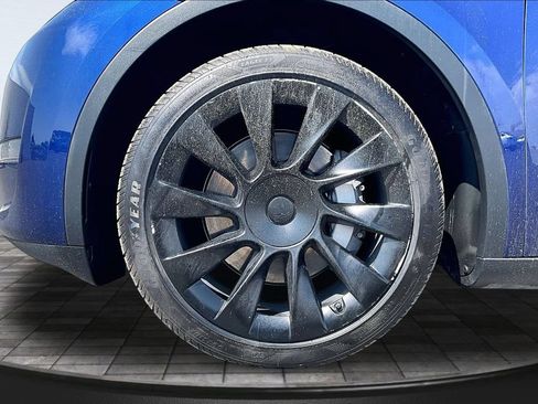 Used 2023 Tesla Model Y Long Range AWD/4WD image 9