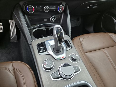 Used 2023 Alfa Romeo Stelvio Ti image 21