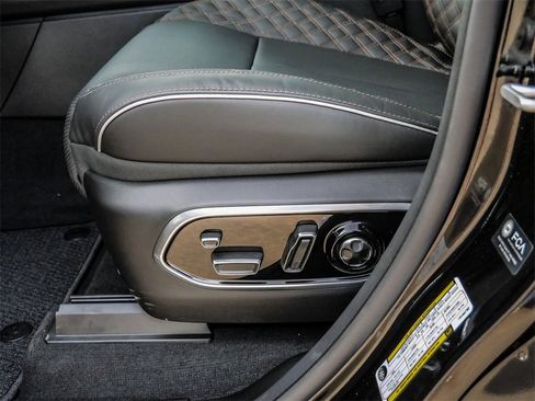 New 2026 Jeep Grand Cherokee Summit image 32