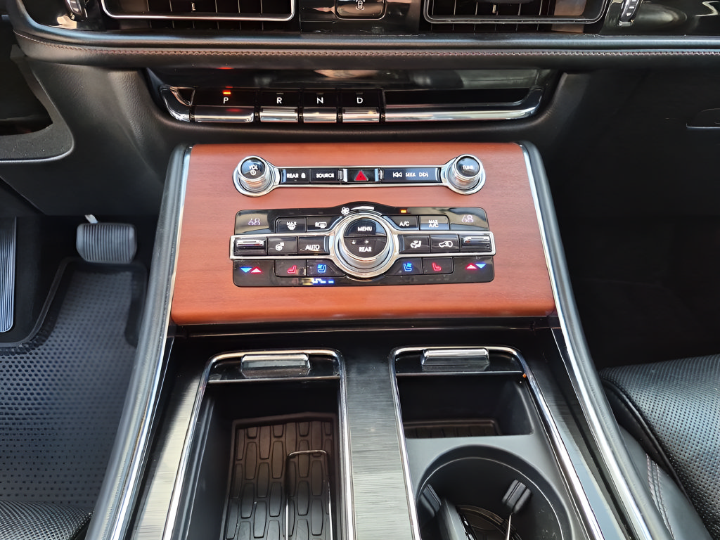 Used 2020 Lincoln Aviator Reserve w/ Equipment Group 201A RWD image 31
