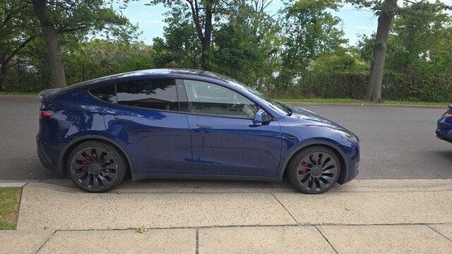 Used 2022 Tesla Model Y Performance AWD/4WD image 2