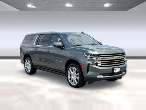 Used 2023 Chevrolet Suburban High Country w/ Premium Package 2 RWD image 7