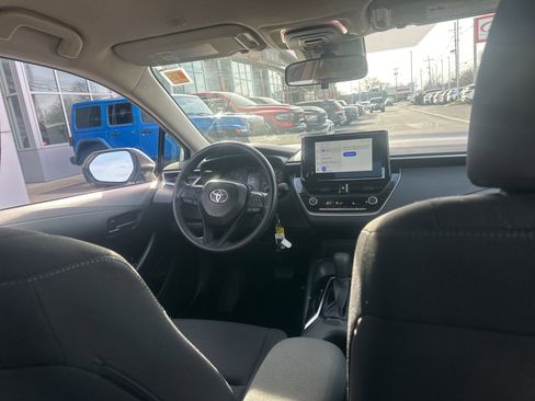 Used 2025 Toyota Corolla LE FWD image 12
