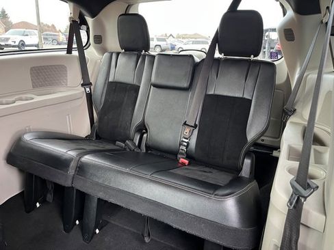 Used 2018 Dodge Grand Caravan SXT image 41