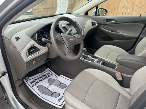 Used 2017 Chevrolet Cruze LT w/ Convenience Package image 13