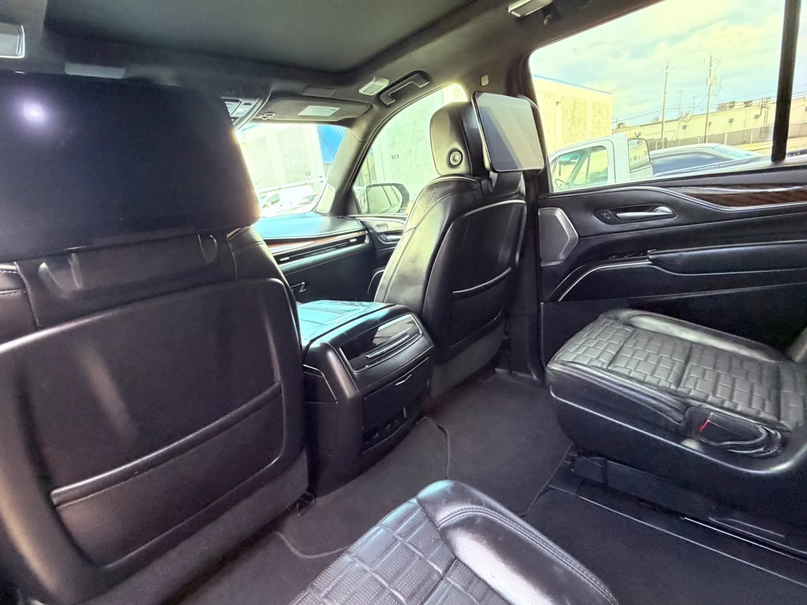 Used 2021 Cadillac Escalade Sport Platinum AWD/4WD image 19
