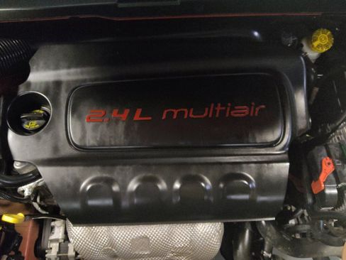 Used 2015 Jeep Renegade Latitude FWD image 30