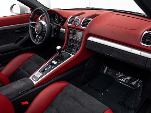 Certified 2016 Porsche Boxster Spyder RWD image 12