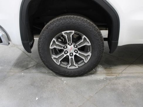 Used 2025 GMC Sierra 1500 SLE AWD/4WD image 40