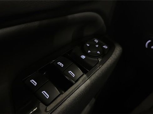 Used 2023 Chevrolet Equinox Premier image 22