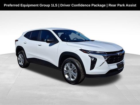 Used 2024 Chevrolet Trax LS w/ Driver Confidence Package image 1
