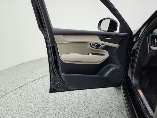 New 2026 Volvo XC90 T8 Plus w/ Protection Package Premier AWD/4WD image 23