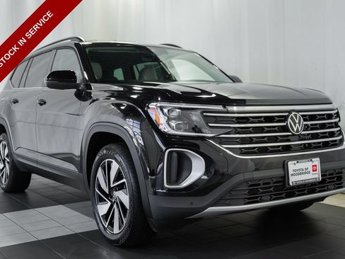 Used 2025 Volkswagen Atlas SE AWD/4WD image 1