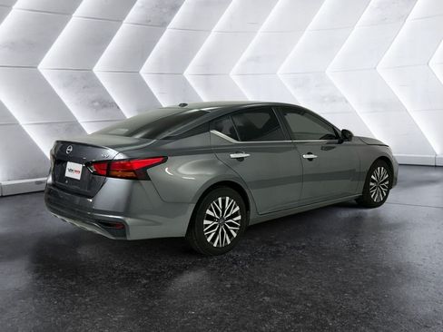 Used 2024 Nissan Altima 2.5 SV FWD image 4
