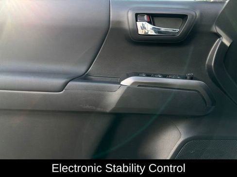 Used 2023 Toyota Tacoma TRD Off-Road image 13