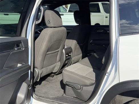 Used 2025 GMC Acadia Elevation image 29