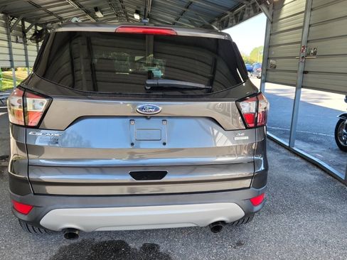 Used 2018 Ford Escape SE image 6
