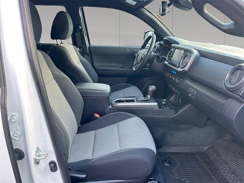 Used 2023 Toyota Tacoma TRD Sport w/ Technology Package image 17