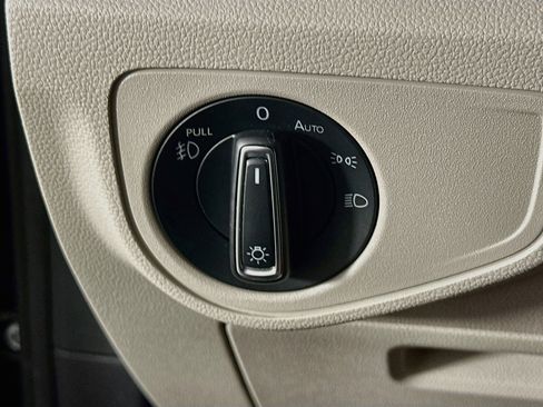 Used 2019 Volkswagen Atlas SEL R-Line AWD/4WD image 17