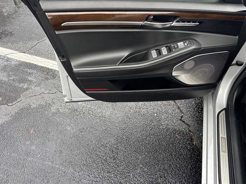 Used 2019 Genesis G90 3.3T Premium image 10