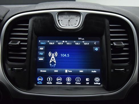 Used 2019 Chrysler 300 Touring w/ Sport Appearance Package AWD/4WD image 17