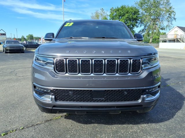Used 2023 Jeep Wagoneer 4WD w/ Premium Group I image 2