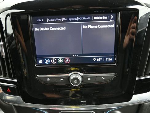Used 2020 Chevrolet Traverse LT w/ LPO, Floor Liner Package FWD image 19