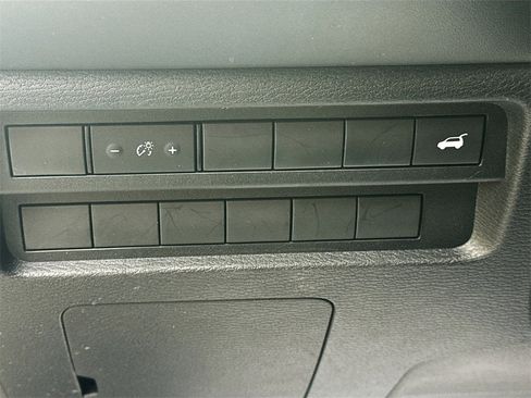 Used 2022 Mitsubishi Outlander SE image 11