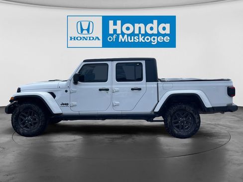 Used 2024 Jeep Gladiator Sport AWD/4WD image 8
