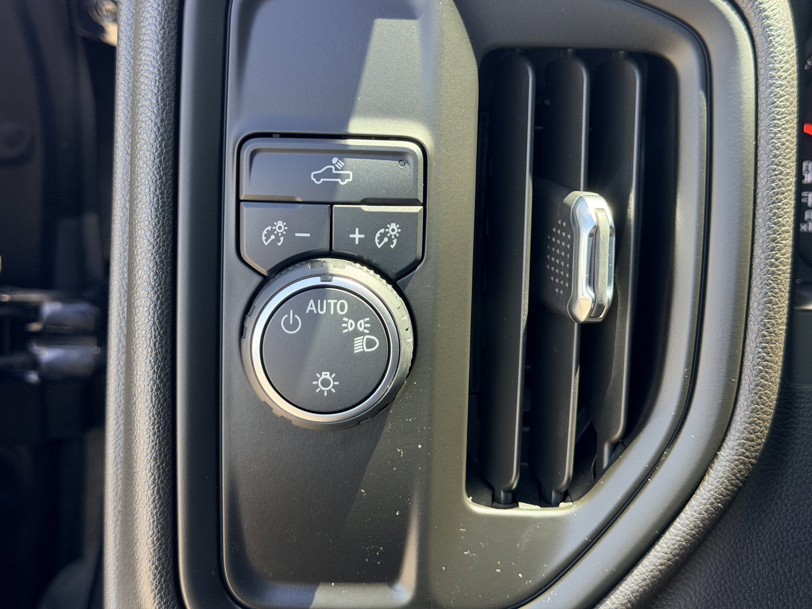 Used 2023 Chevrolet Silverado 1500 Custom RWD image 18