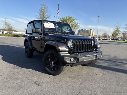 Used 2023 Jeep Wrangler Sport AWD/4WD image 2