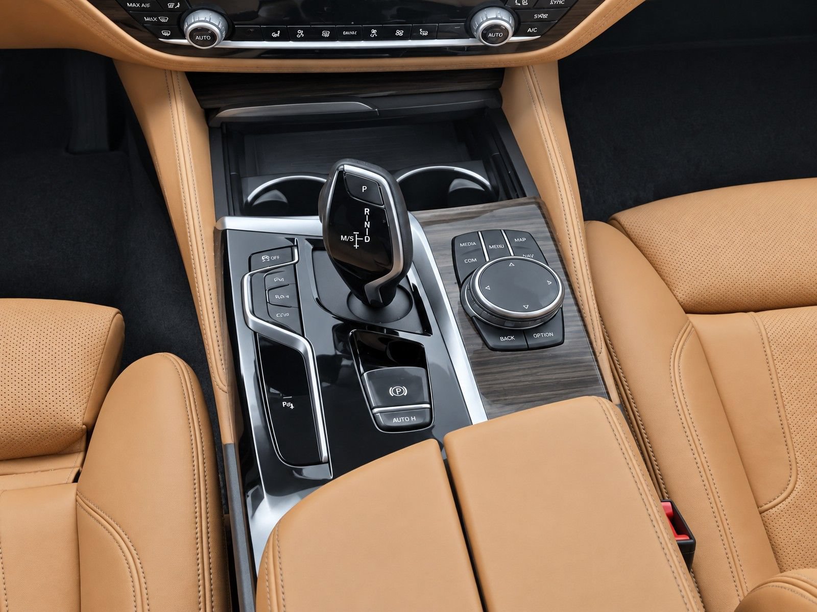 Used 2023 BMW 530i w/ M Sport Package RWD image 15